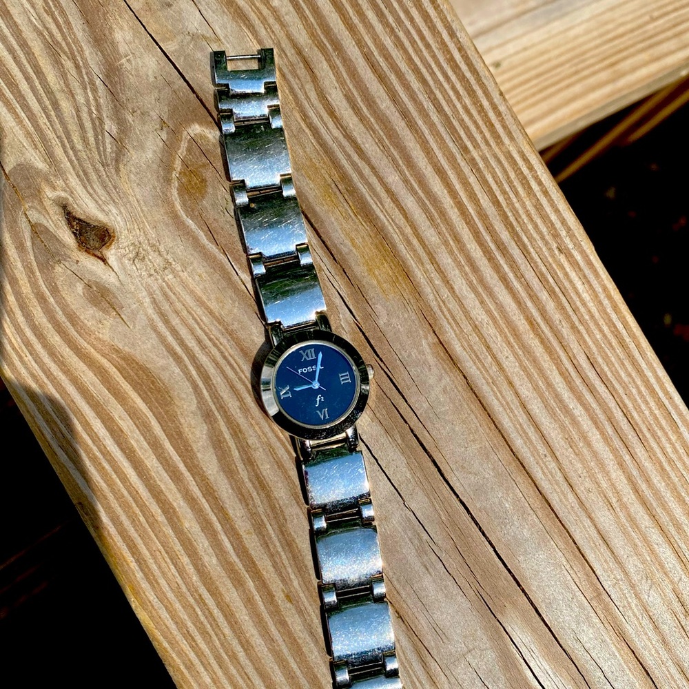 Vintage Fossil F2 Watch Women Silver Tone Round Black Dial New Battery 6.25"